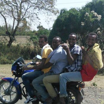 אתיופיה, 4 רוכבים על אופנוע אחד