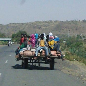 אתיופיה, כל המשפחה על עגלה אחת