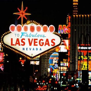 טיול מאורגן ל-4 ימים בארה"ב: סיור בלאס וגאס, גרנד קניון, קניון אנטילופ ופארק ציון עם נופים עוצרי נשימה, סיורים במלונות מפורסמים, חוויות טבע קסומות ותרבות מרתקת.